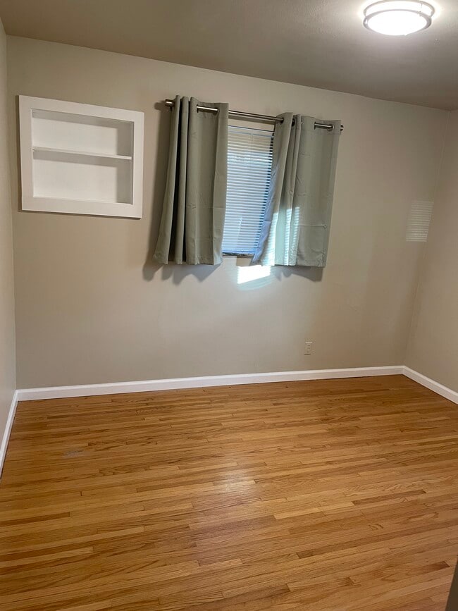 Foto del edificio - 1231 Elm Dr