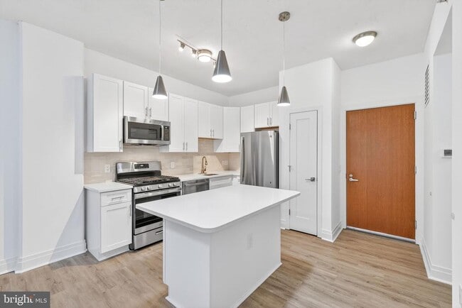 Building Photo - 2120 Vermont Ave NW