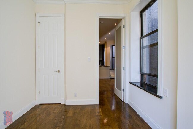 Building Photo - 17 W 103rd St