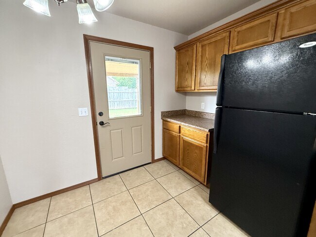 Foto del edificio - 2202 Lakeview Dr