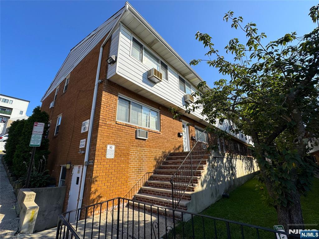 Primary Photo - 1460 68th St