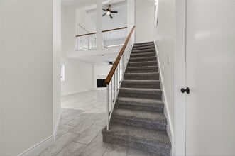 Building Photo - 10706 Lazy Meadows Dr