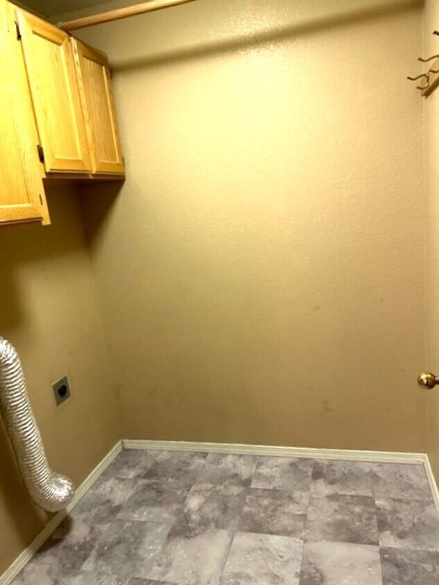 Primary Photo - 3 bedroom 2 bath home in Spring Creek with...