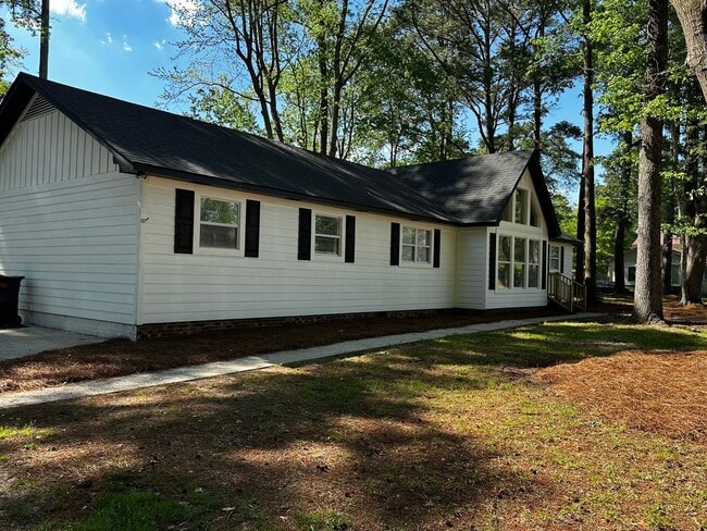 Foto del edificio - 1522 Robin Hood Rd