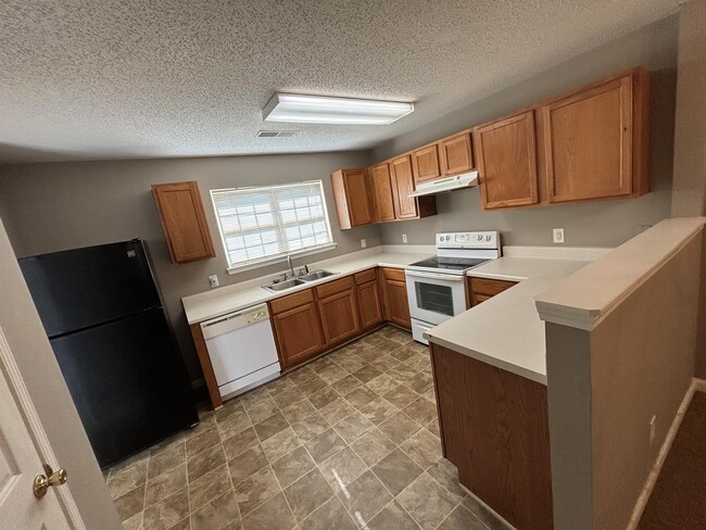 Building Photo - 121 Evergreen Dr