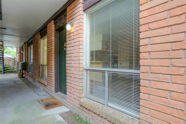 Foto del edificio - 1521 Rutland St