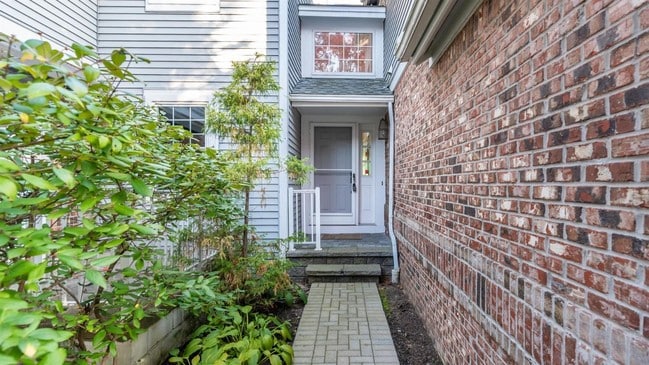 Building Photo - 4368 Pine Ridge Ct