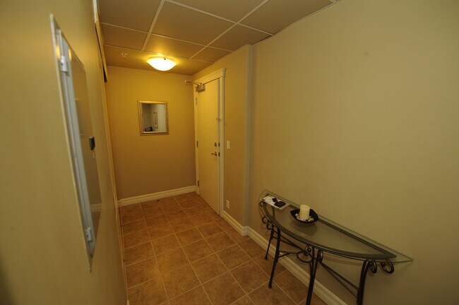 Photo du bâtiment - 836-1915 15 Ave SW