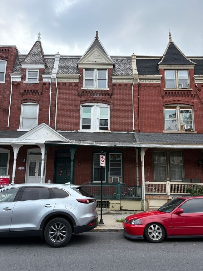 Building Photo - 121 N 11th St