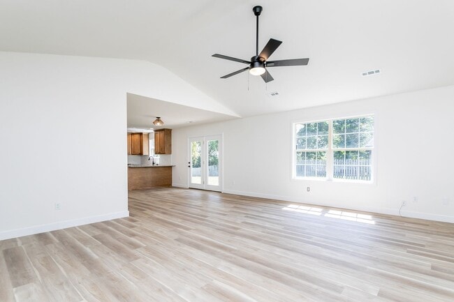 Building Photo - Newly Remodeled Picturesque Home in North ...