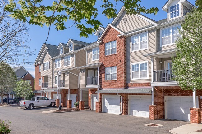 Foto del edificio - Huntington Townhomes