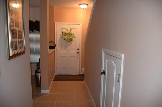 Building Photo - 896 Chelsea Dr