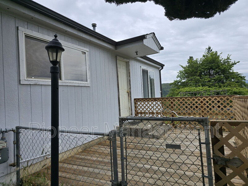 Foto principal - 320 NE Jorgen St
