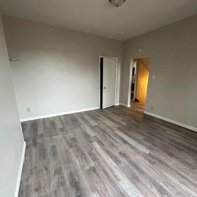 Building Photo - 4642 Farlin Ave