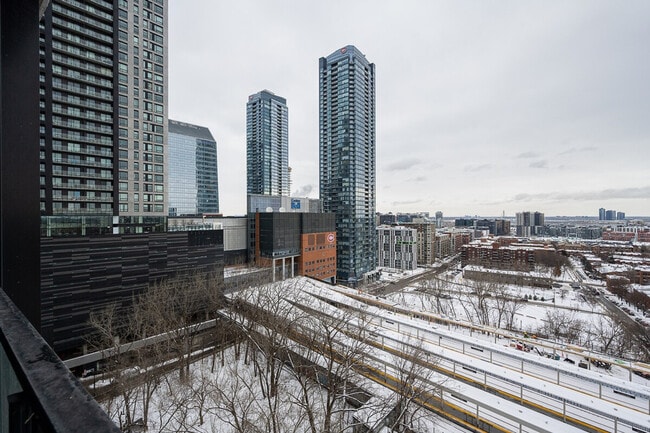 Building Photo - 1383 Av. Argyle