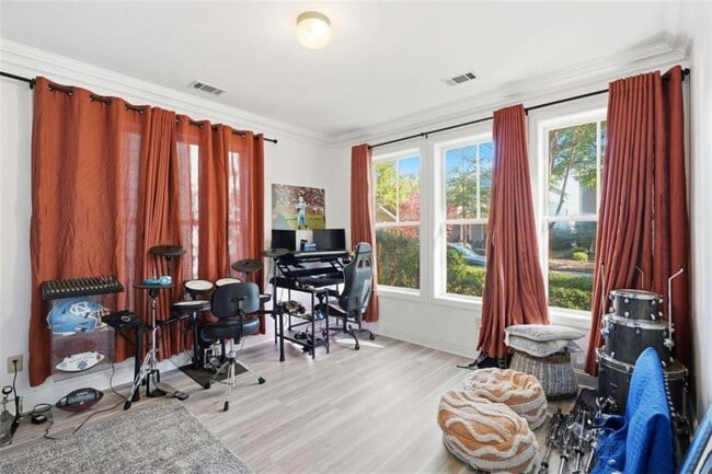 Building Photo - 9931 Mancunian Way