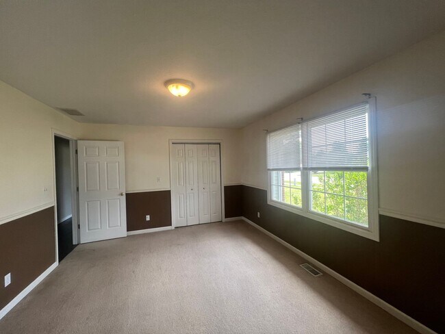Foto del edificio - 4 Bedroom 2 Full Bath Chatham!