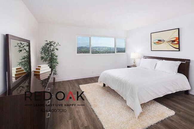 Foto del edificio - Fantastic One of a Kind Spacious Two Story...