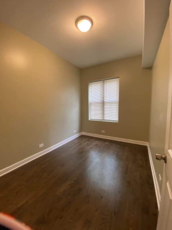 Building Photo - 5042 S Calumet Ave