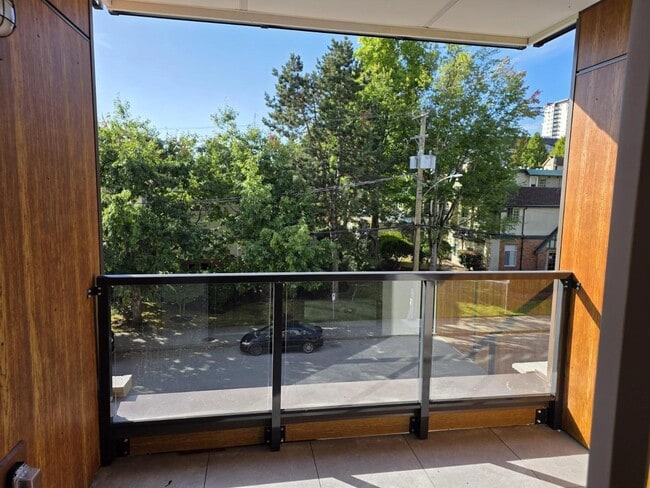 Photo du bâtiment - 15353-15317 17 Ave