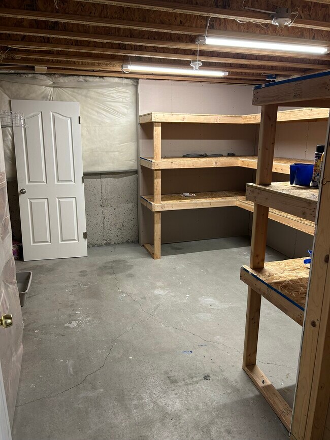 Building Photo - 10658 S Poplar Grv Dr