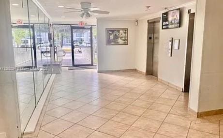 Foto del edificio - 17560 Atlantic Blvd