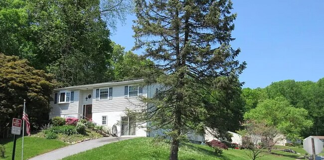 Front of the house - 113 Glen Ridge Dr