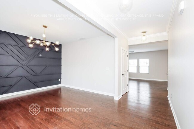 Foto del edificio - 8617 Caruthers Dr