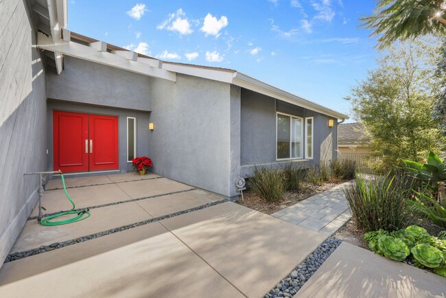 Building Photo - Stylish Single Story Home in Prime Coastal...