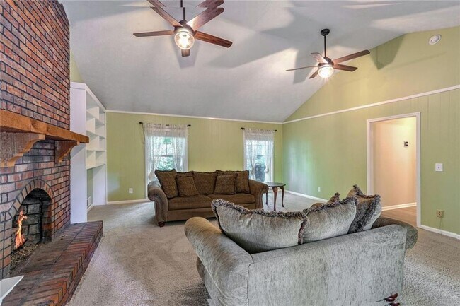 Foto del edificio - 4624 Mountain Creek Dr