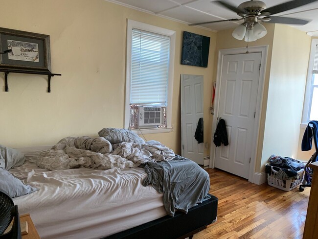 Building Photo - East Somerville, Laundry, Eat-in Kitchen, ...
