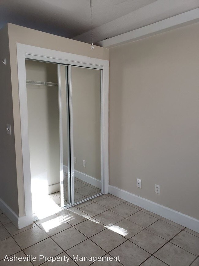 Building Photo - Studio, 1 bath House - 27 A Turnabout Lane
