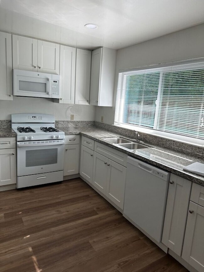 Building Photo - 1694