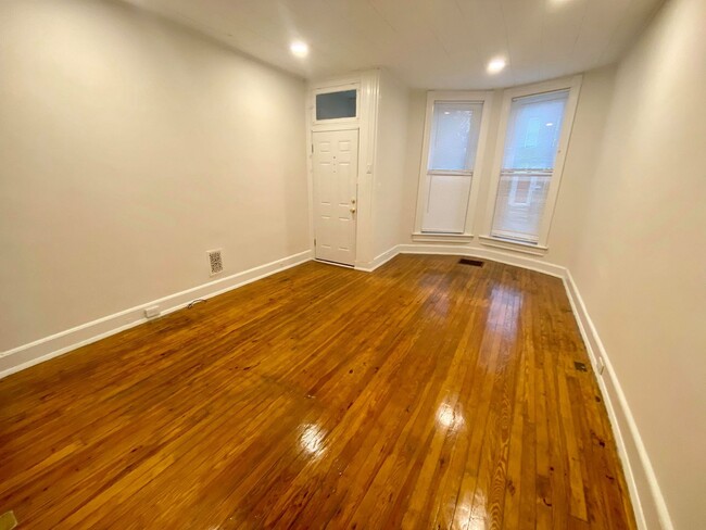 Foto del edificio - Beautifully Maintained 2br Hampden Townhom...