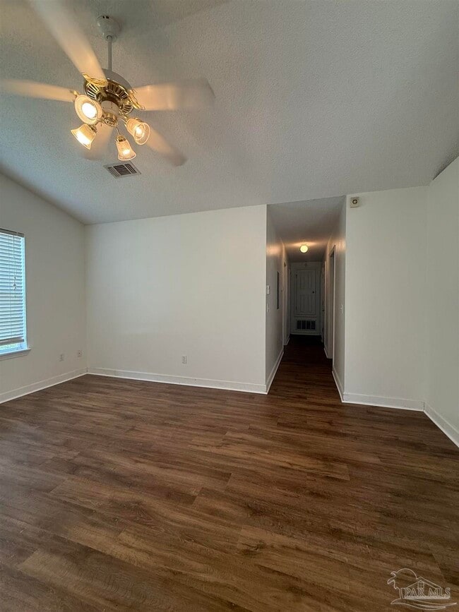 Foto del edificio - 6299 Cottage Woods Dr