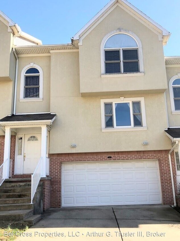 Foto principal - 3 br, 2.5 bath House - 209 Palisades Drive