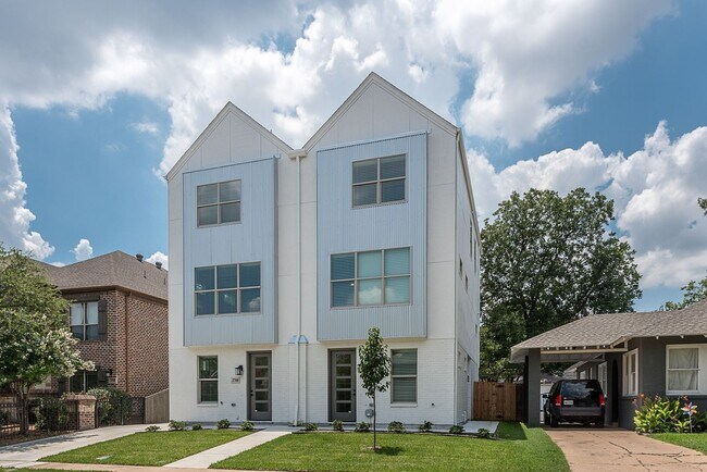 Foto del edificio - 2706 Forest Park Blvd
