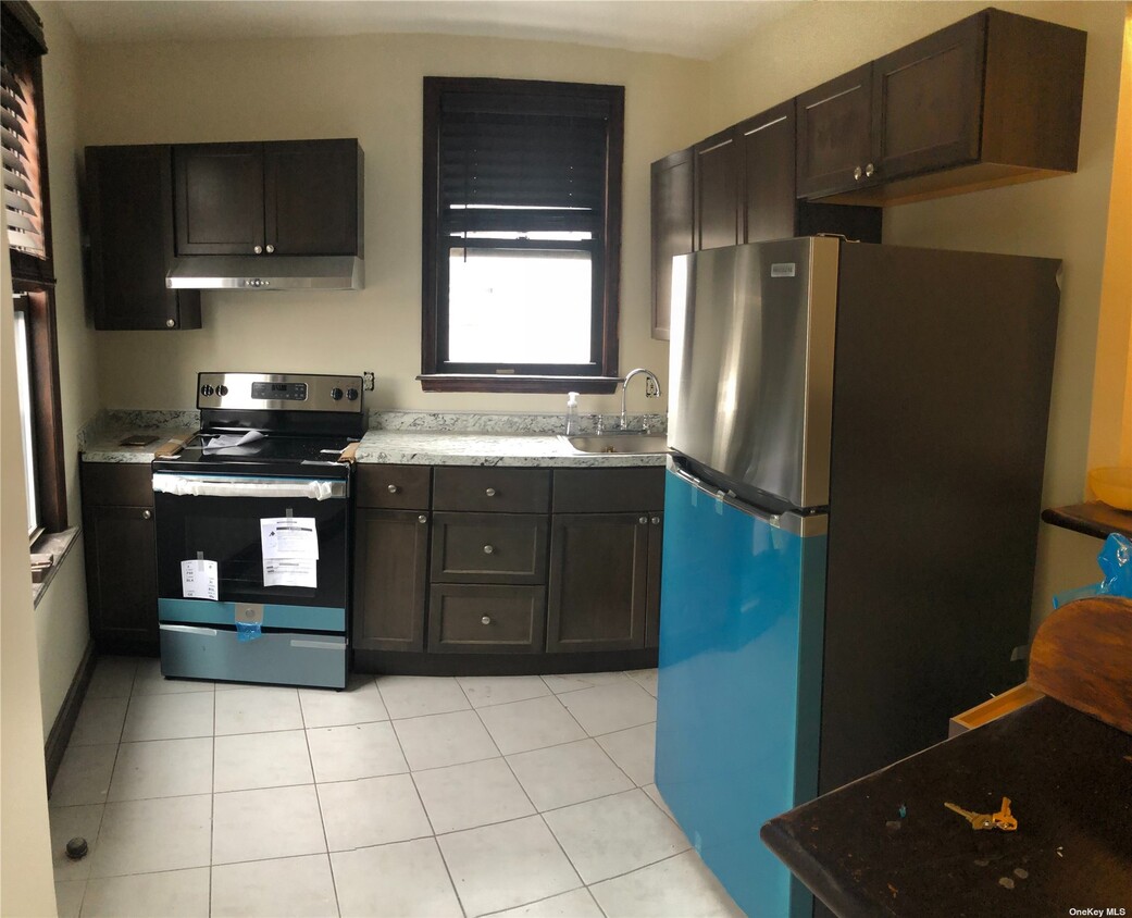 Foto principal - 69-67 Grand Ave