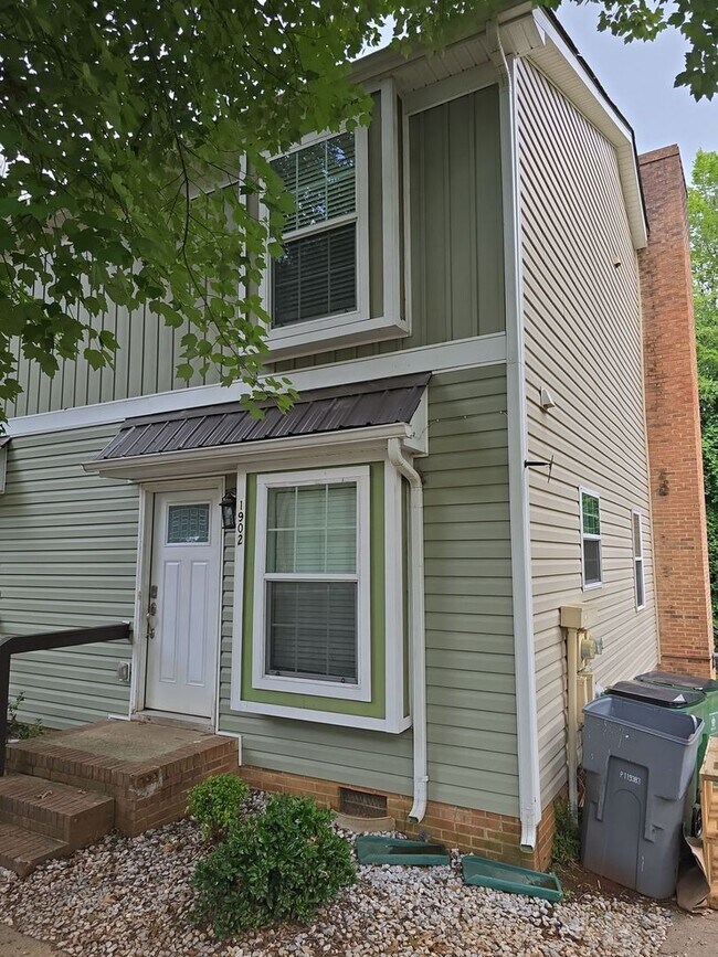 Foto del edificio - Charming 2-bedroom, 1-bath duplex unit