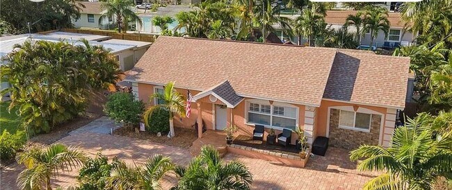 Building Photo - Charming 3-bedroom, 2-bath pool home available for move-in at the end of June.