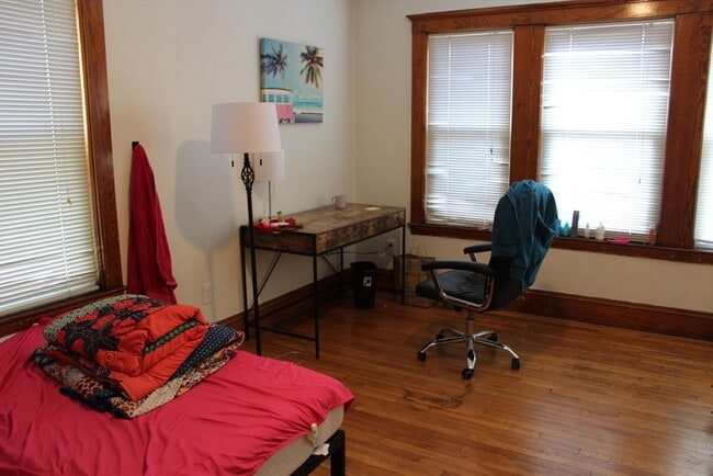 Building Photo - 56 Pinckney St