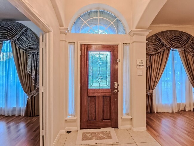 Foto del edificio - 15811 Sandisfield Ln