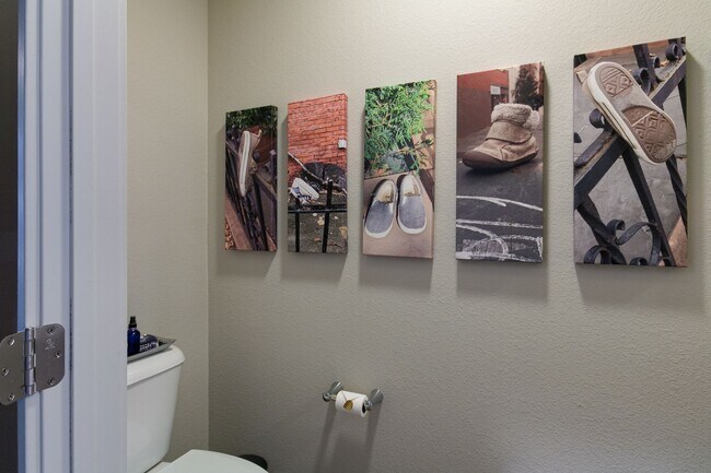 Foto del edificio - Luxury Townhome in Quiet Cul-De-Sac