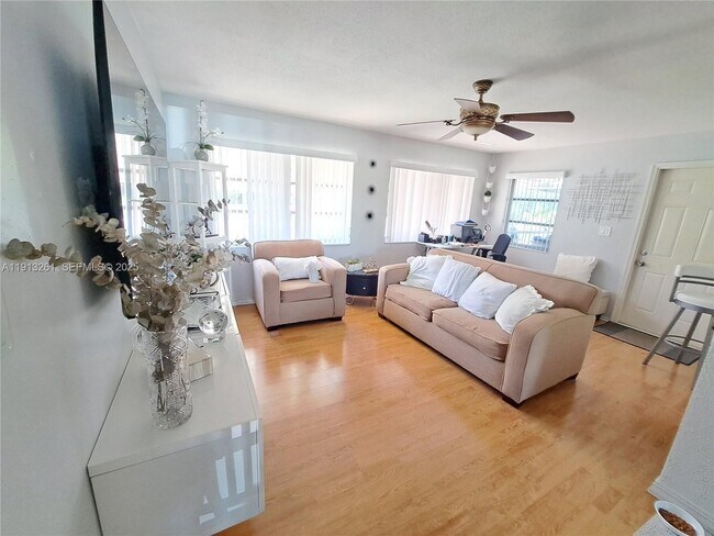 Foto del edificio - 5010 NW 51st Ct