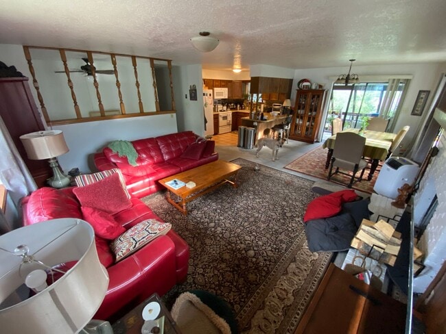 Building Photo - Four Bedroom Family Home Near Needham