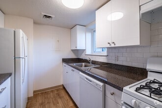 2BR, 1BA-932SF - Kendall Crossing