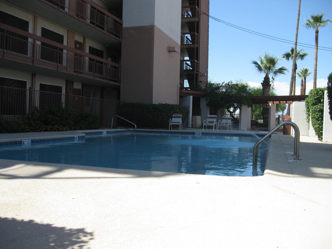 Foto del edificio - Ambassador West Apartments