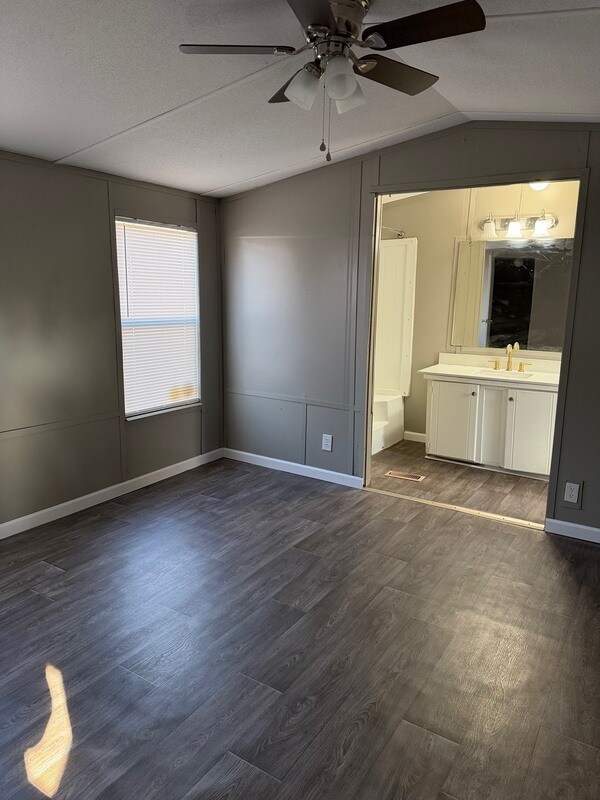 Building Photo - 28a Somerset Dr