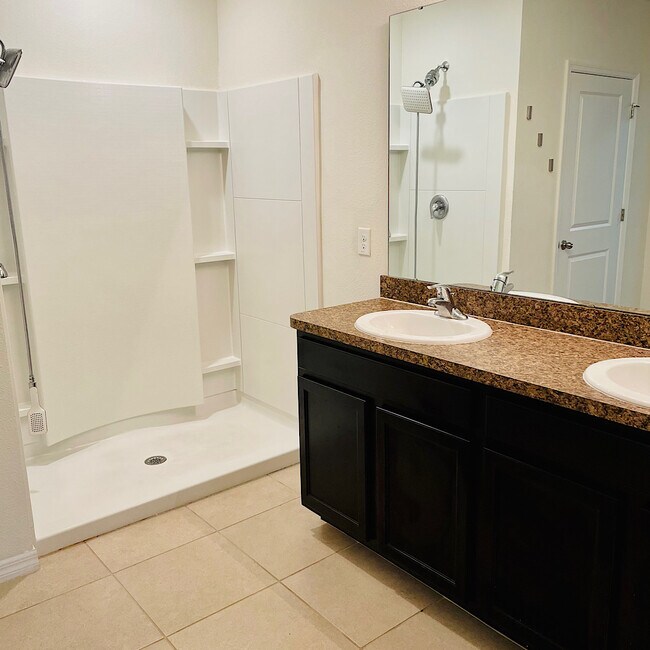 Master Bath - 31027 Summer Sun Lp