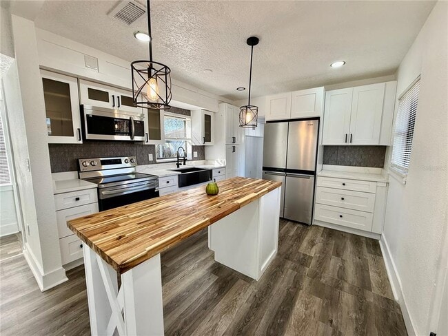 Foto del edificio - 6124 Dogwood Dr